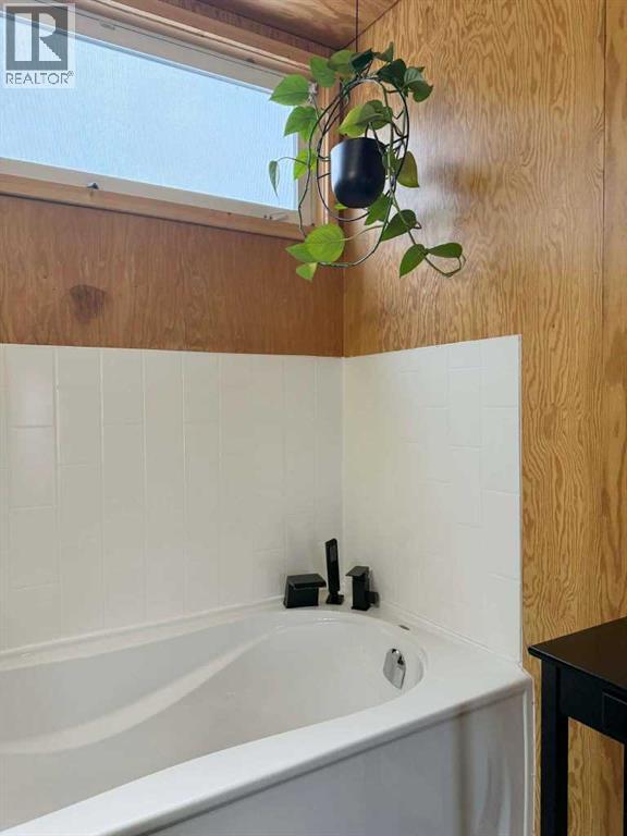 103, 145 East River Road, Hinton, Alberta  T7V 1S5 - Photo 25 - A2287144