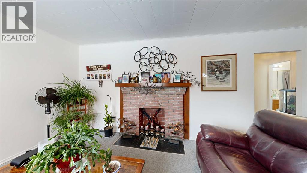 4716 51 Street, Stettler, Alberta  T4K 1J5 - Photo 6 - A2275629