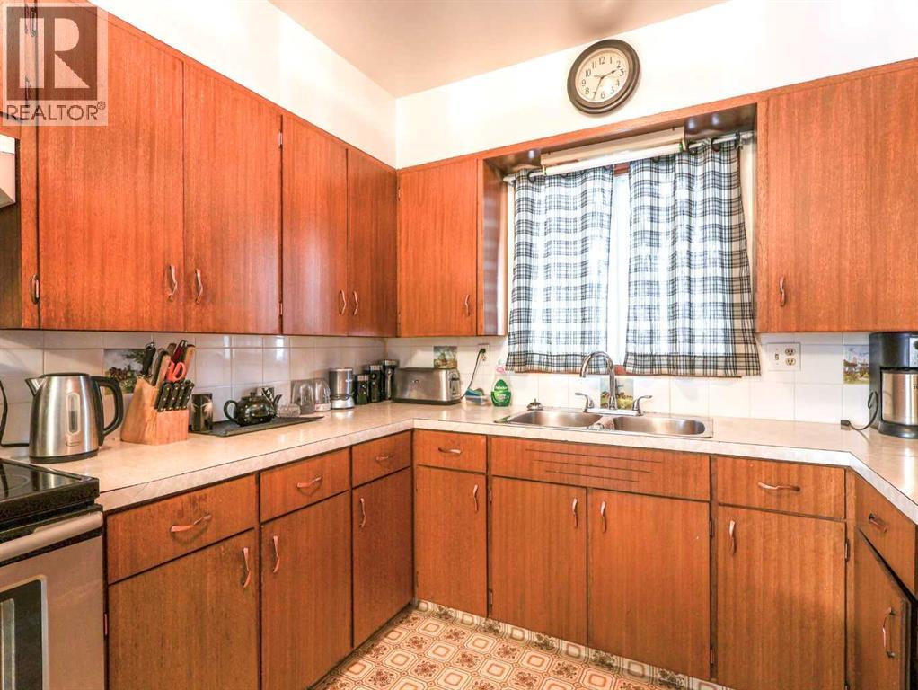 4716 51 Street, Stettler, Alberta  T4K 1J5 - Photo 8 - A2275629