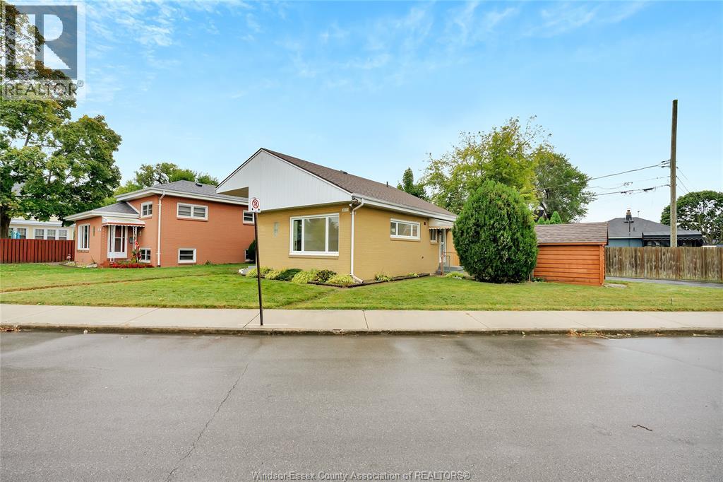 1377 Granville Crescent, Windsor, Ontario  N9C 3N9 - Photo 3 - 26004146