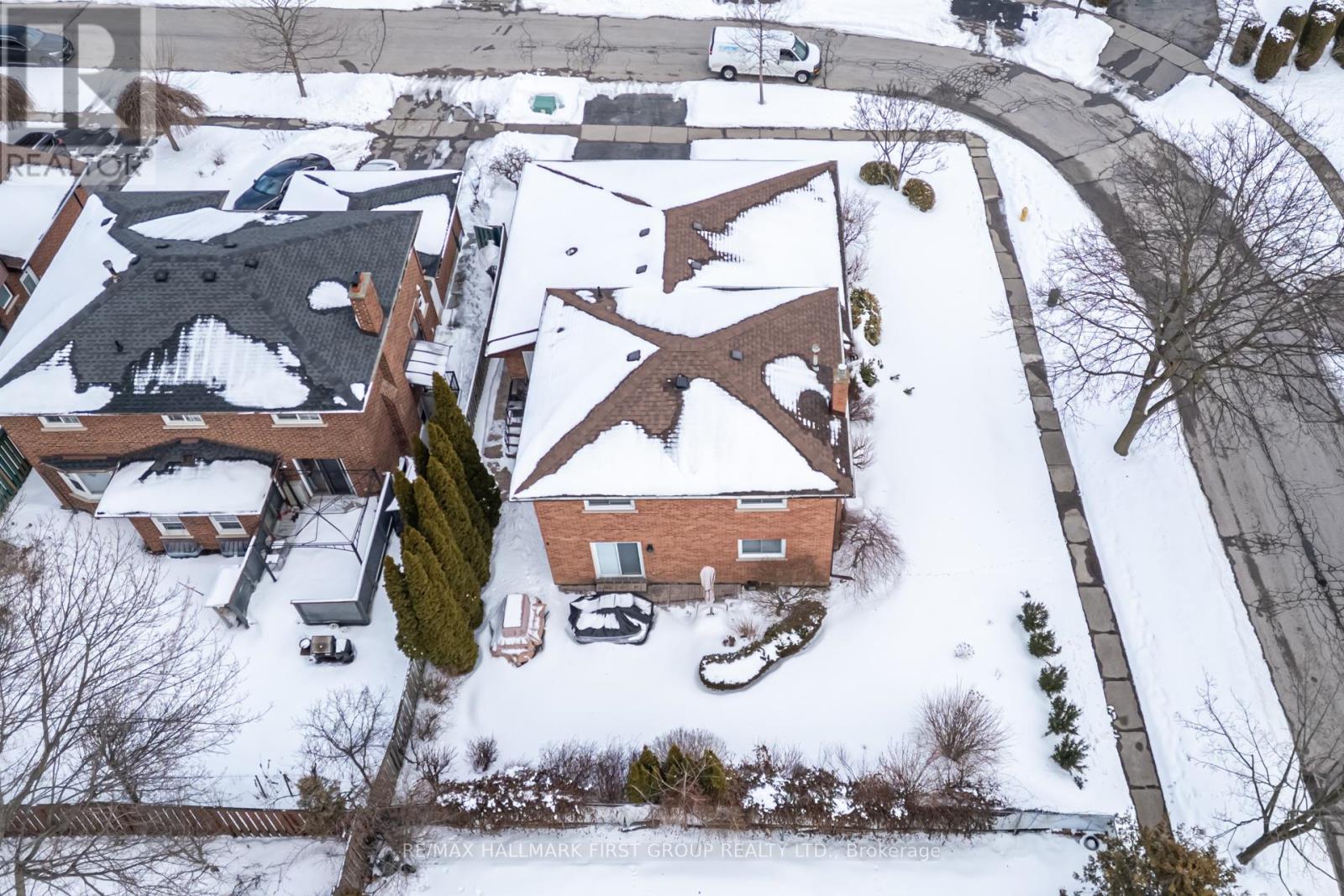 520 Mcleod Crescent, Pickering, Ontario  L1W 3M5 - Photo 4 - E12826136