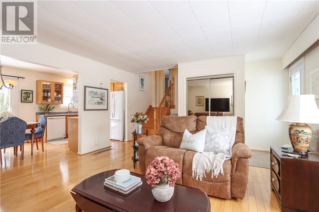 3242 Parkdale Crescent, Val Caron, Ontario  P3N 1A7 - Photo 12 - 2126563