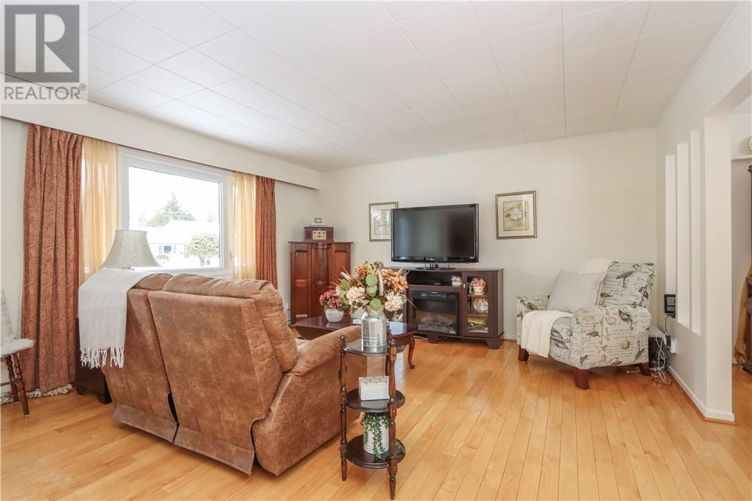 3242 Parkdale Crescent, Val Caron, Ontario  P3N 1A7 - Photo 15 - 2126563