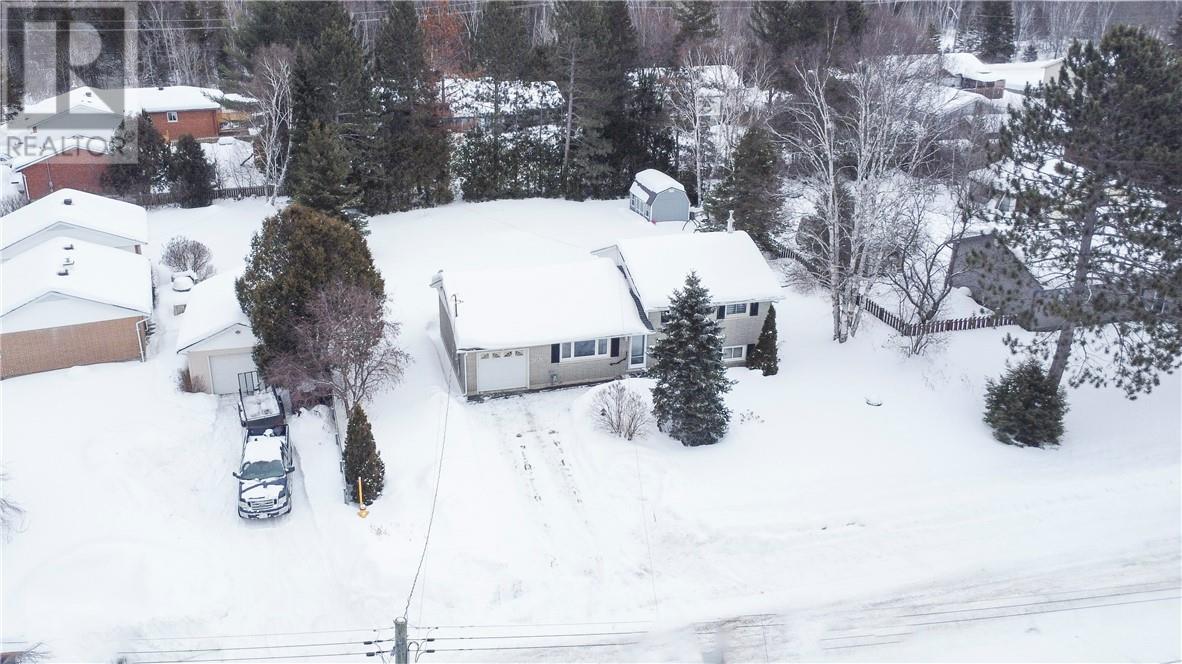 3242 Parkdale Crescent, Val Caron, Ontario  P3N 1A7 - Photo 2 - 2126563