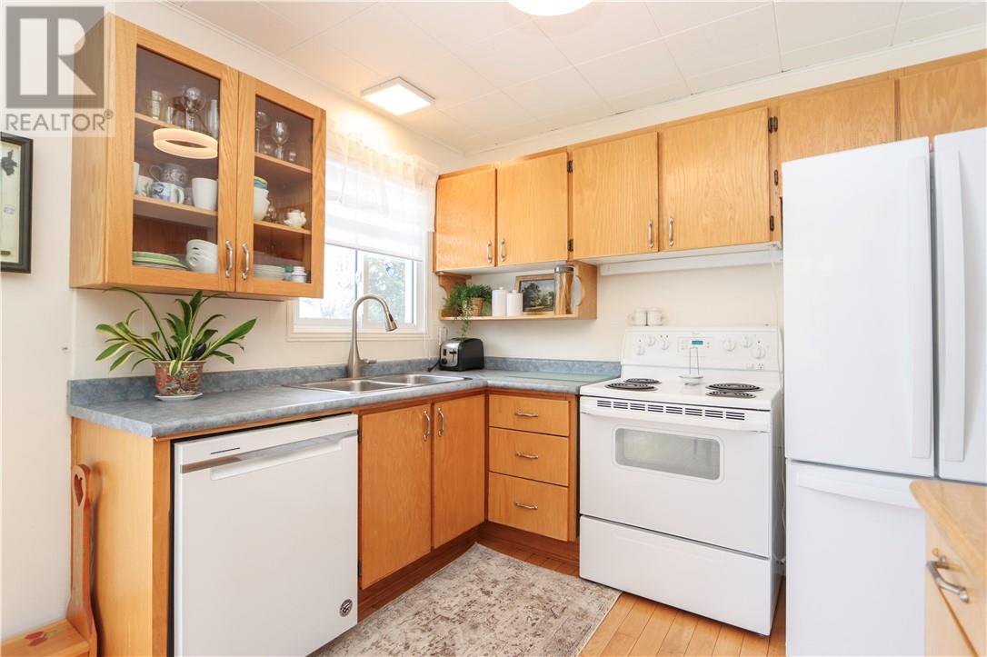 3242 Parkdale Crescent, Val Caron, Ontario  P3N 1A7 - Photo 4 - 2126563