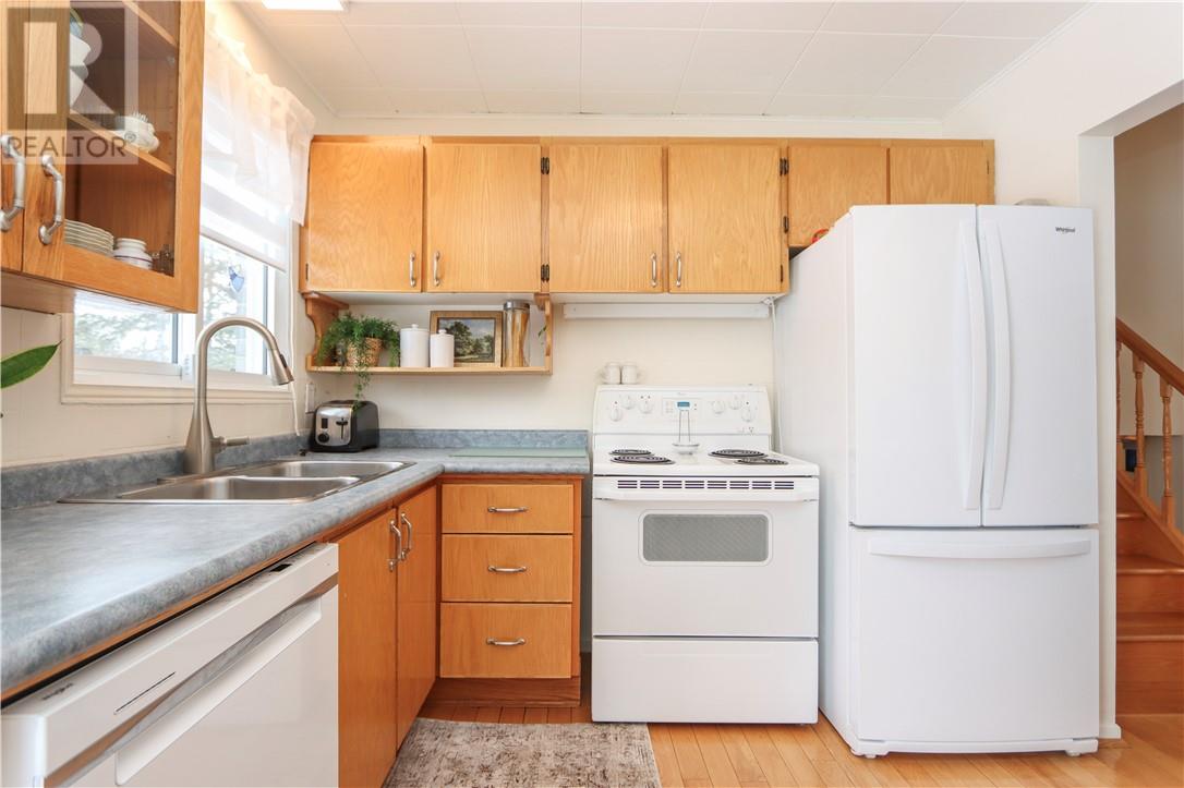 3242 Parkdale Crescent, Val Caron, Ontario  P3N 1A7 - Photo 5 - 2126563