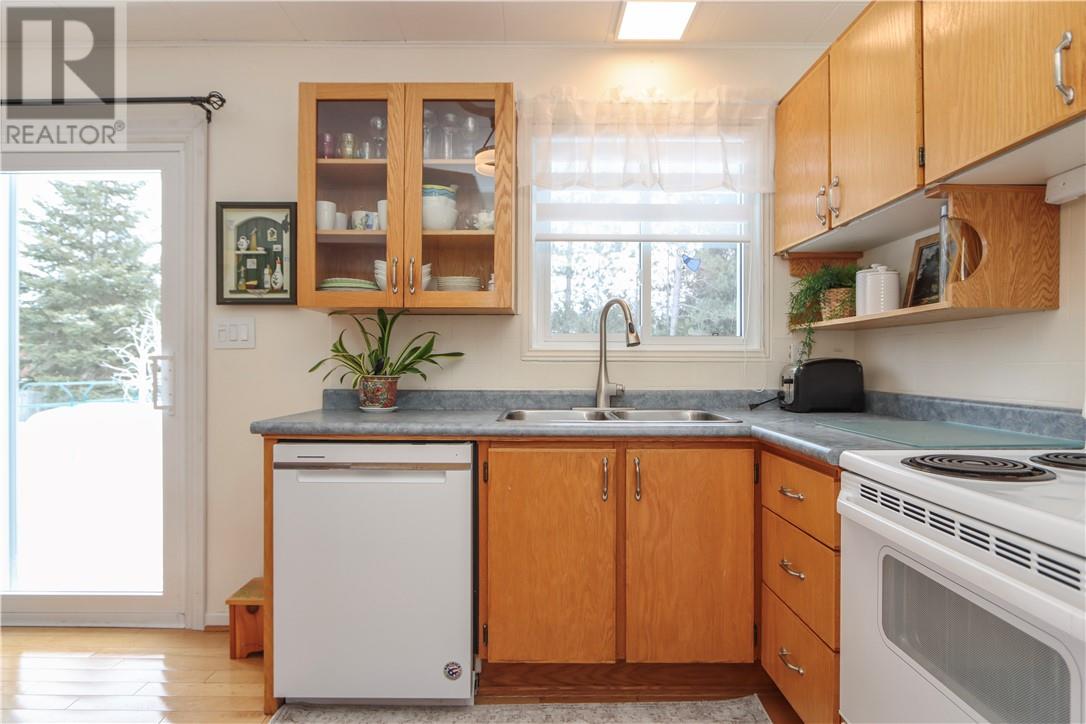 3242 Parkdale Crescent, Val Caron, Ontario  P3N 1A7 - Photo 6 - 2126563