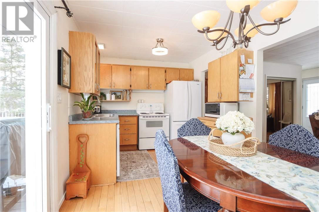 3242 Parkdale Crescent, Val Caron, Ontario  P3N 1A7 - Photo 7 - 2126563