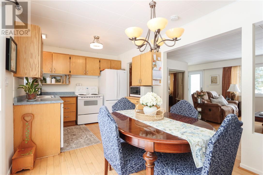 3242 Parkdale Crescent, Val Caron, Ontario  P3N 1A7 - Photo 8 - 2126563