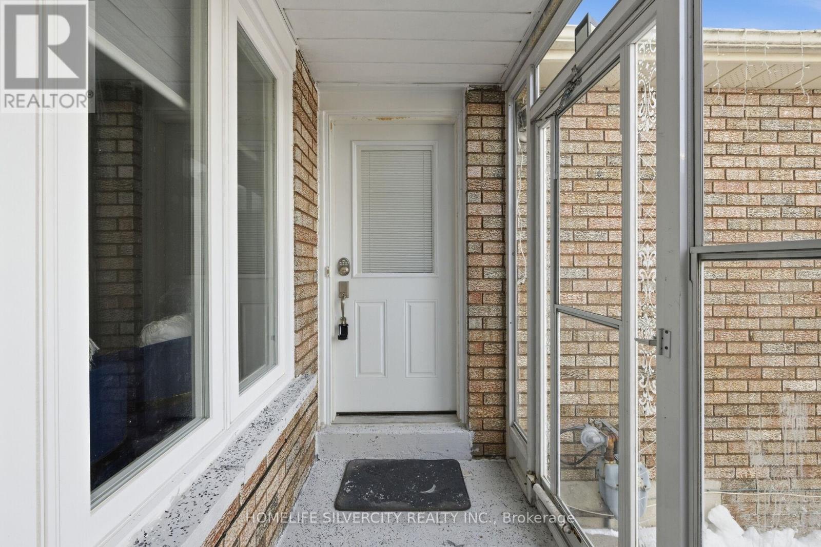 77 Tulip Drive, Brampton, Ontario  L6Y 3W9 - Photo 10 - W12826796