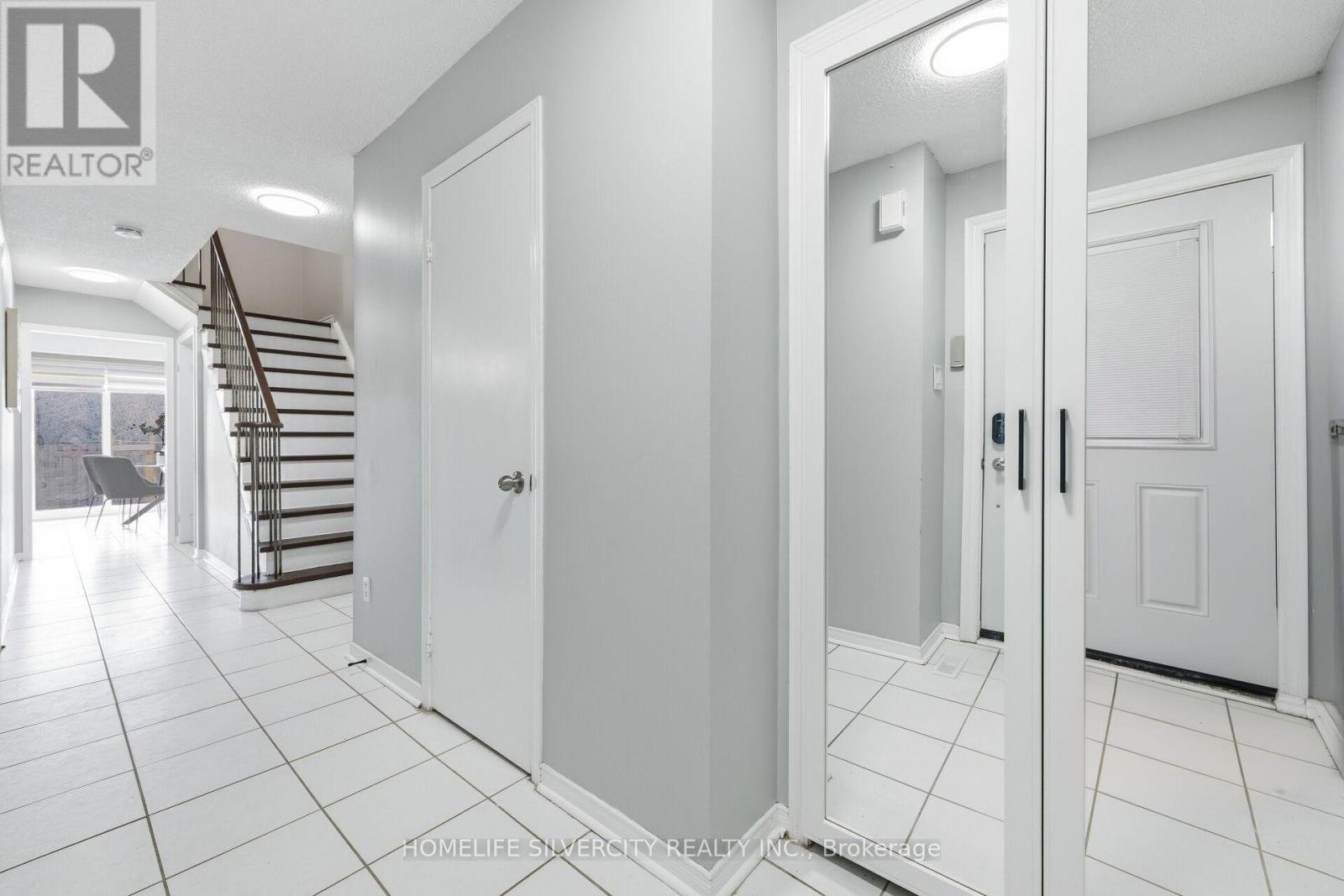 77 Tulip Drive, Brampton, Ontario  L6Y 3W9 - Photo 11 - W12826796