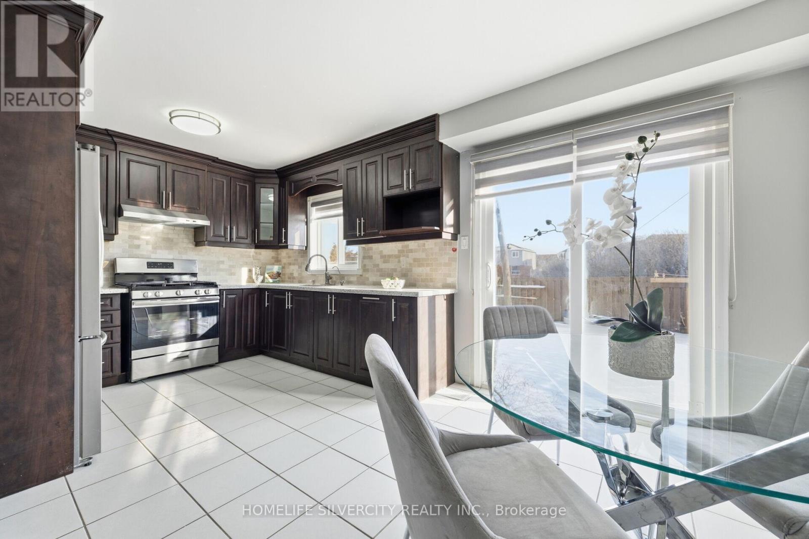 77 Tulip Drive, Brampton, Ontario  L6Y 3W9 - Photo 19 - W12826796