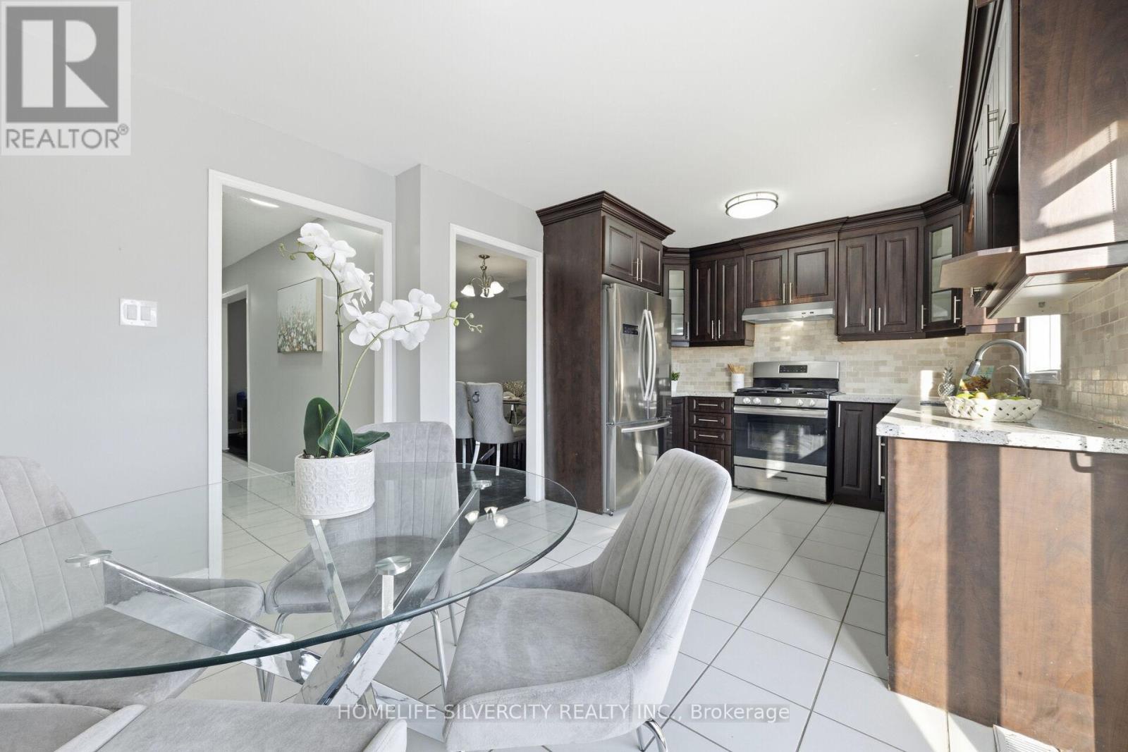 77 Tulip Drive, Brampton, Ontario  L6Y 3W9 - Photo 20 - W12826796