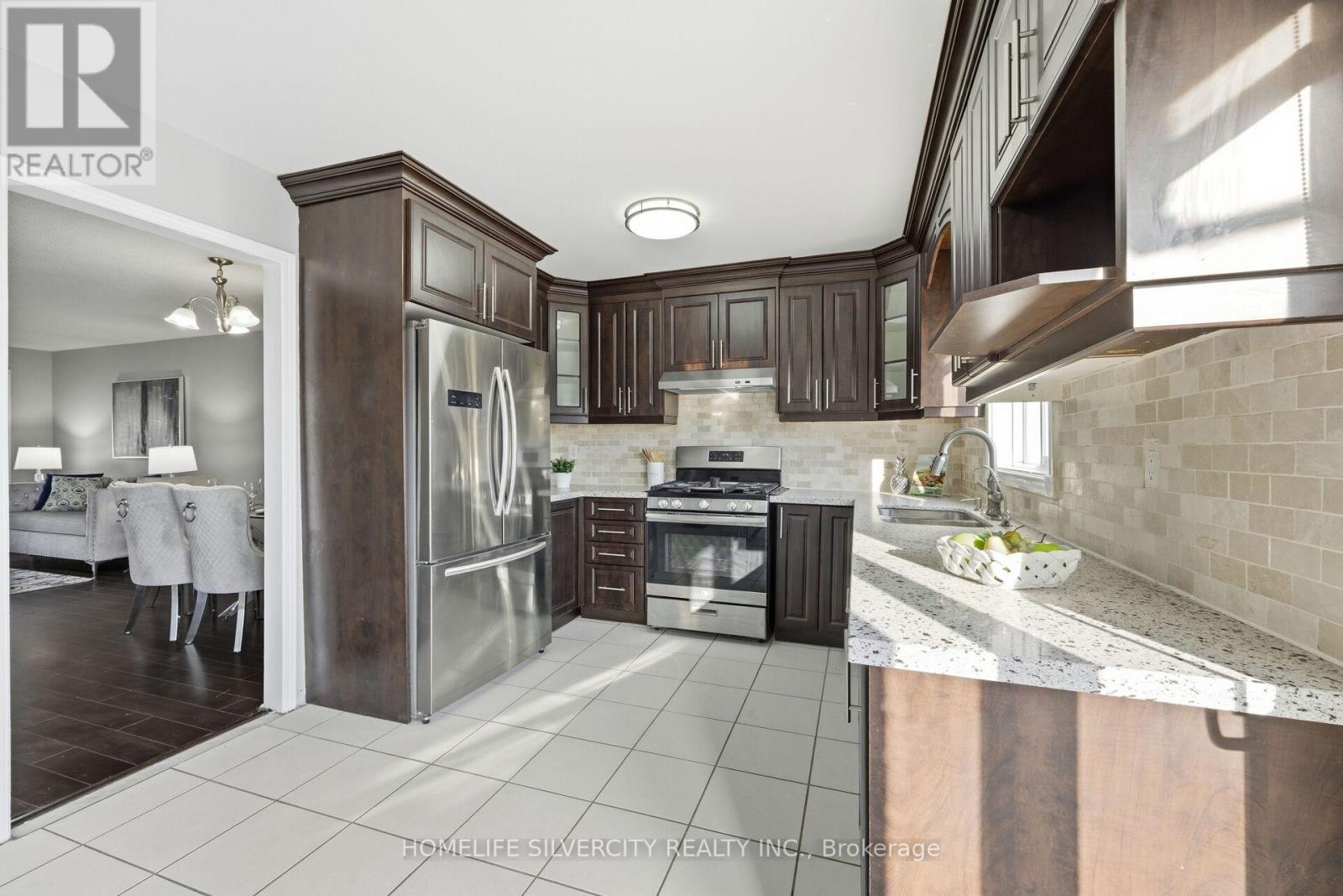 77 Tulip Drive, Brampton, Ontario  L6Y 3W9 - Photo 21 - W12826796