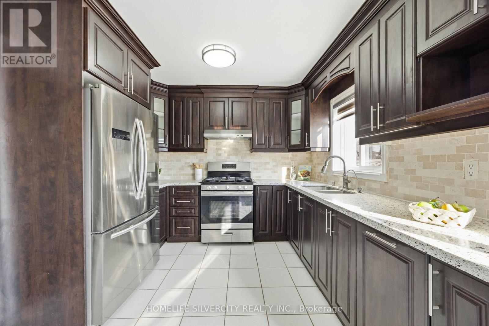 77 Tulip Drive, Brampton, Ontario  L6Y 3W9 - Photo 22 - W12826796