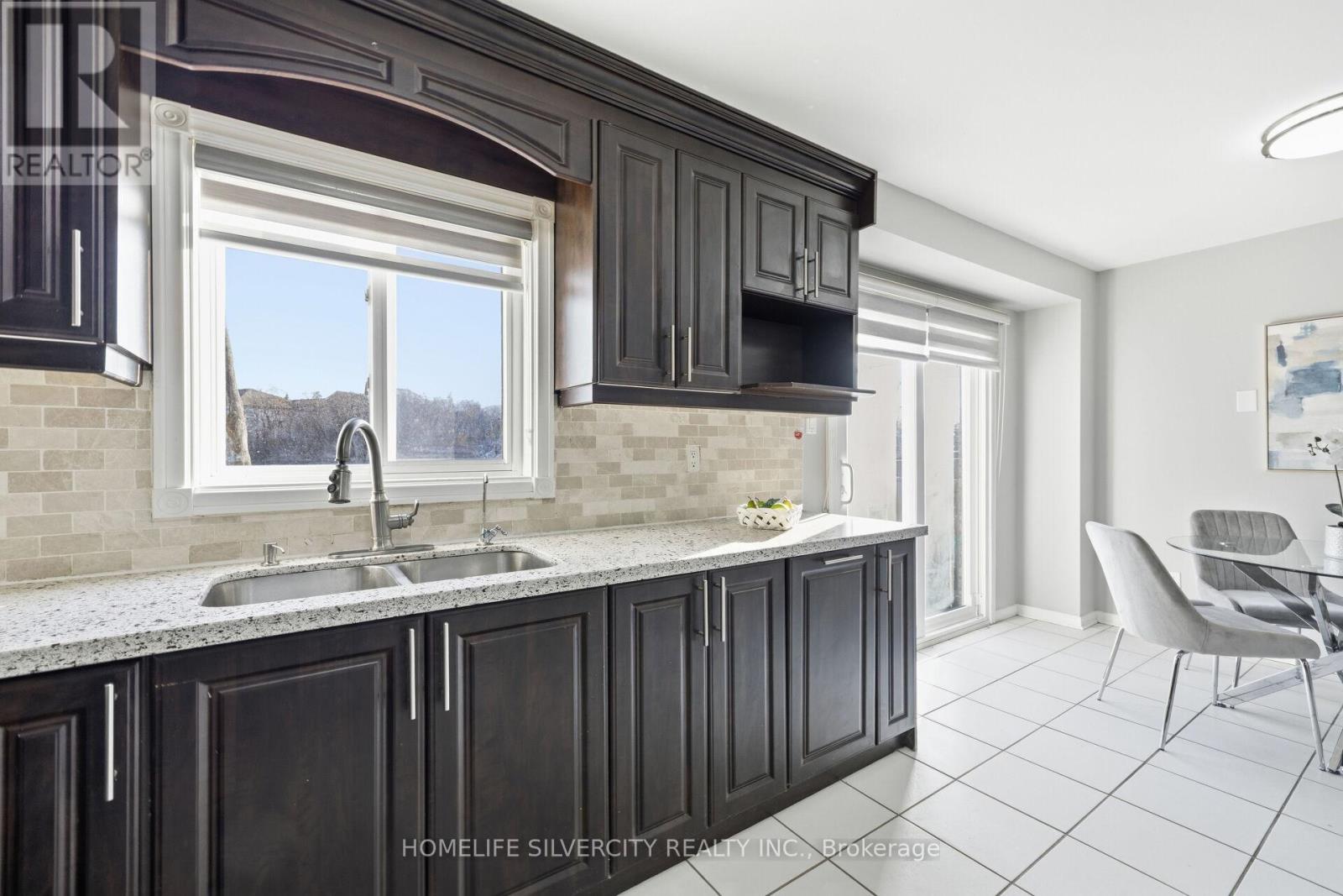 77 Tulip Drive, Brampton, Ontario  L6Y 3W9 - Photo 25 - W12826796