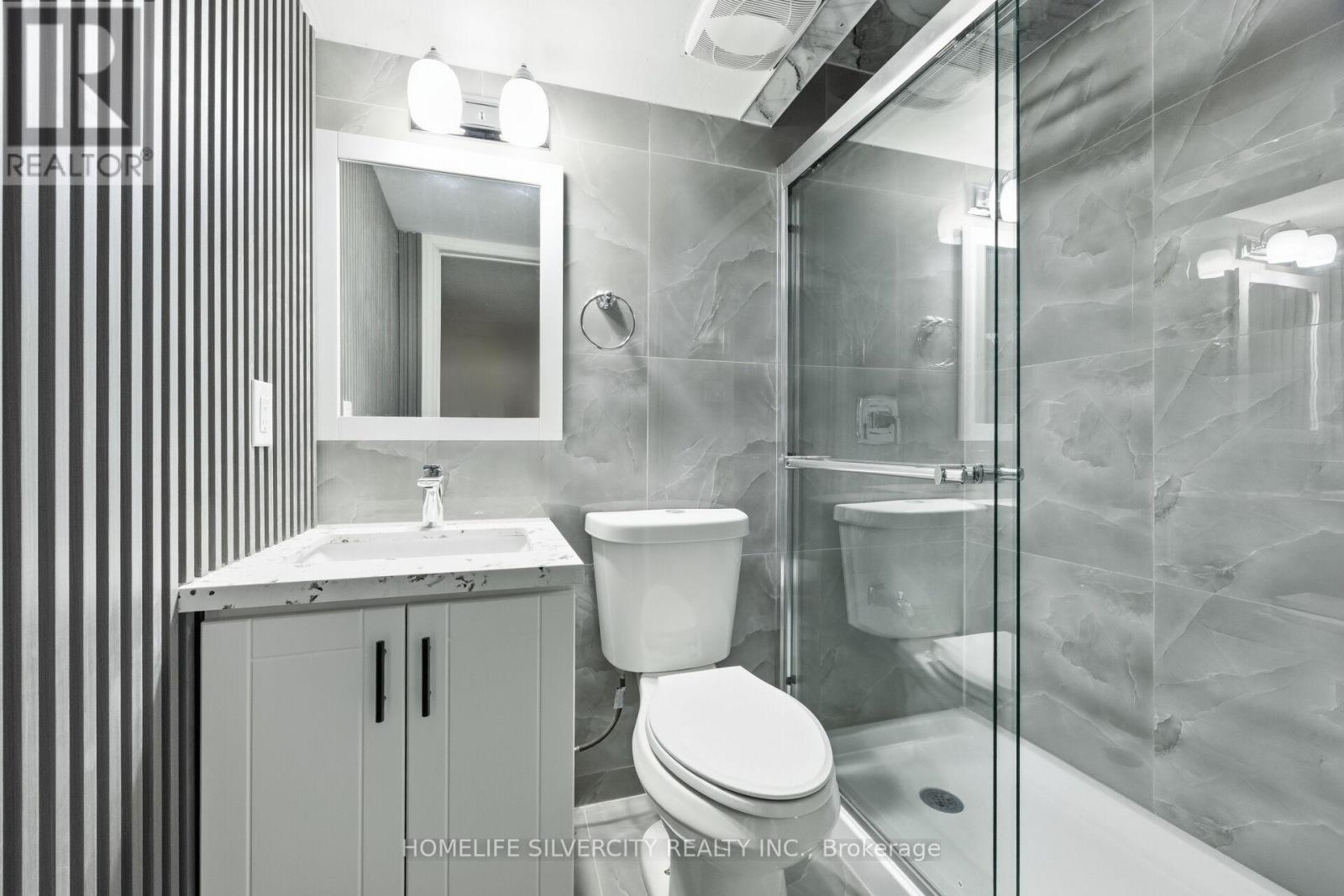 77 Tulip Drive, Brampton, Ontario  L6Y 3W9 - Photo 27 - W12826796