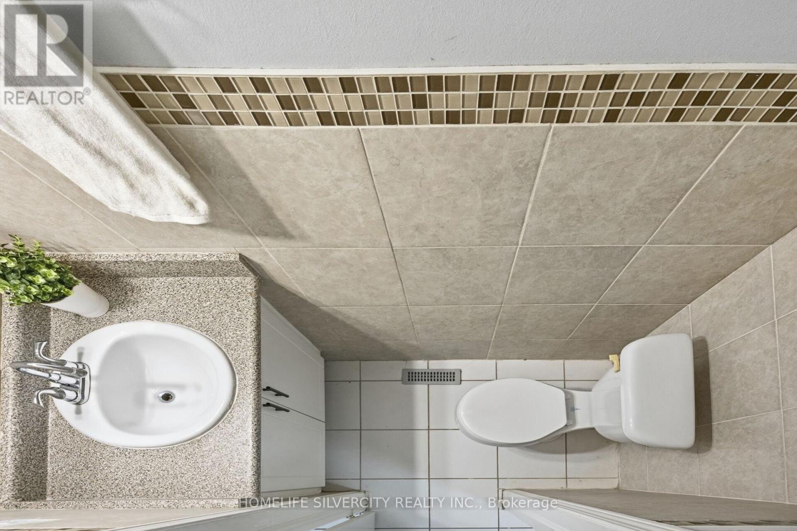 77 Tulip Drive, Brampton, Ontario  L6Y 3W9 - Photo 28 - W12826796