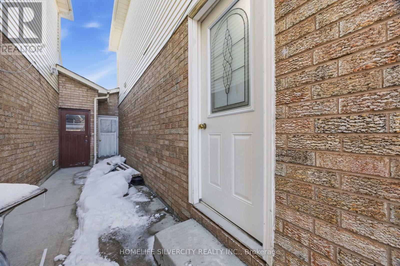 77 Tulip Drive, Brampton, Ontario  L6Y 3W9 - Photo 33 - W12826796