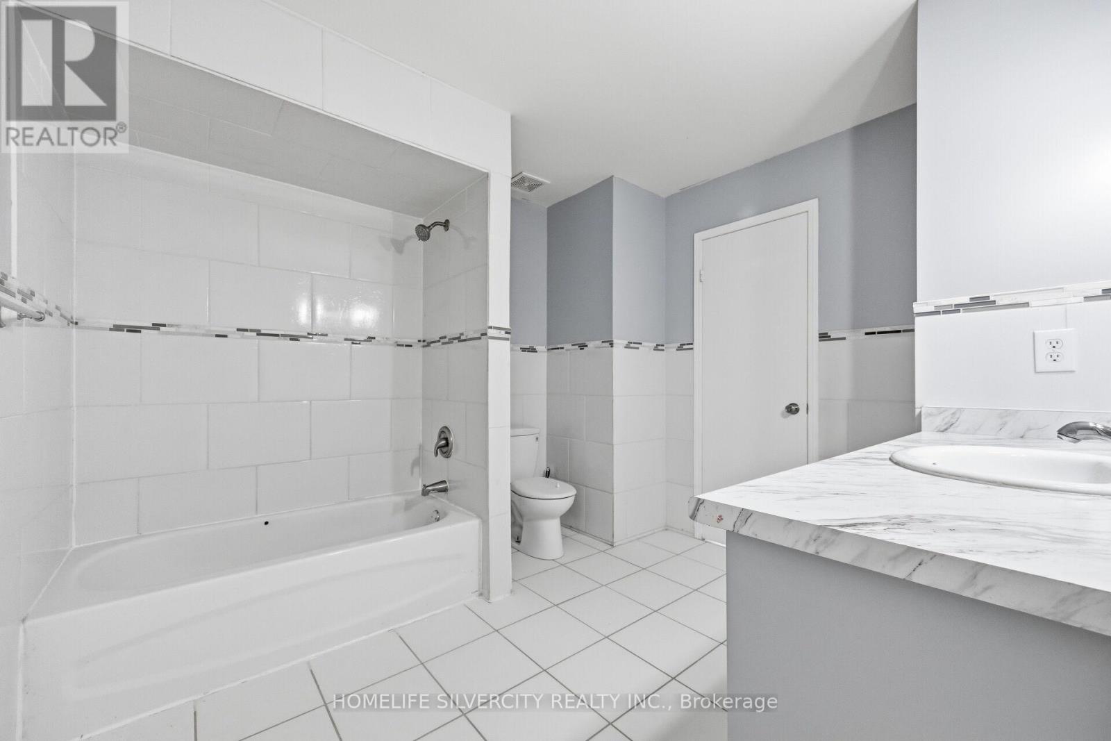 77 Tulip Drive, Brampton, Ontario  L6Y 3W9 - Photo 37 - W12826796