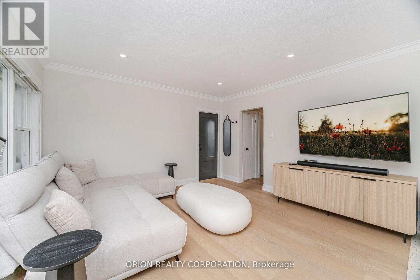 86 Park Street W, Mississauga, Ontario  L5H 1L3 - Photo 5 - W12826798