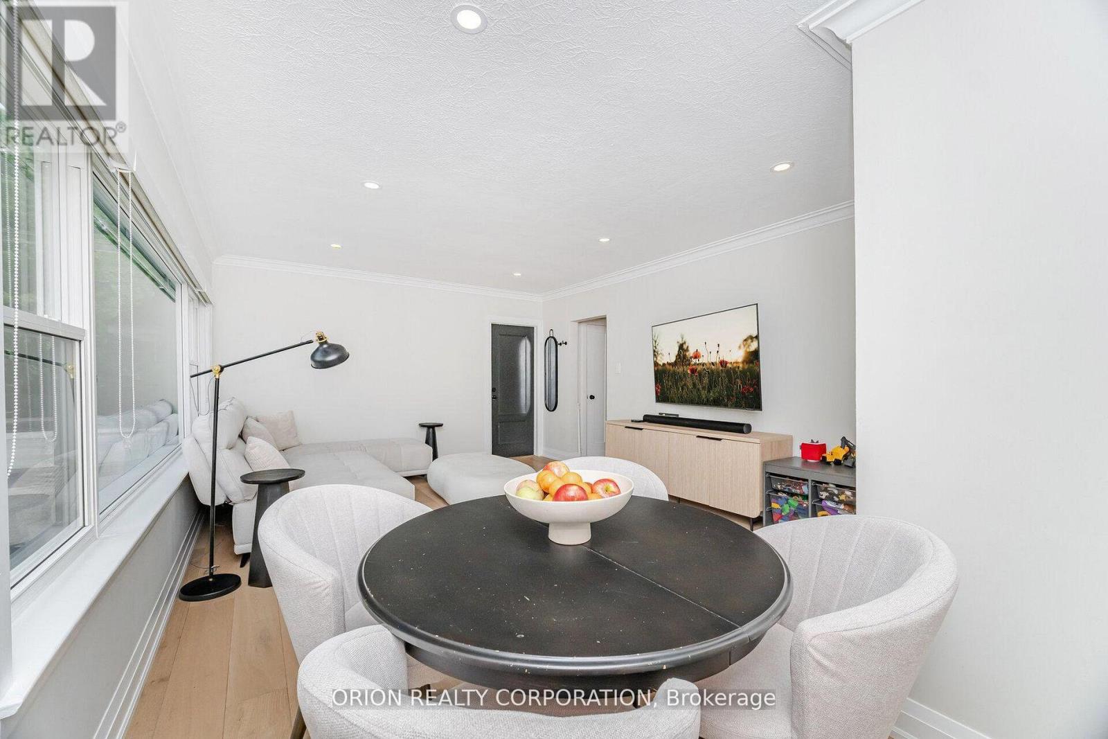 86 Park Street W, Mississauga, Ontario  L5H 1L3 - Photo 7 - W12826798