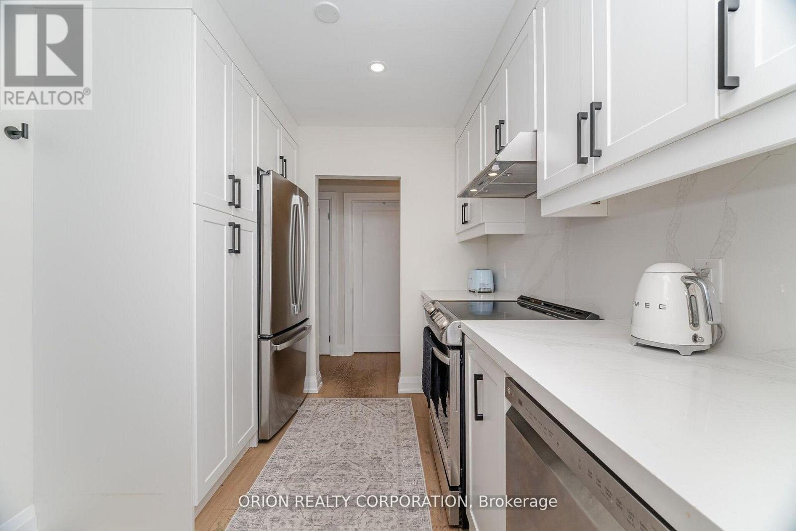 86 Park Street W, Mississauga, Ontario  L5H 1L3 - Photo 8 - W12826798