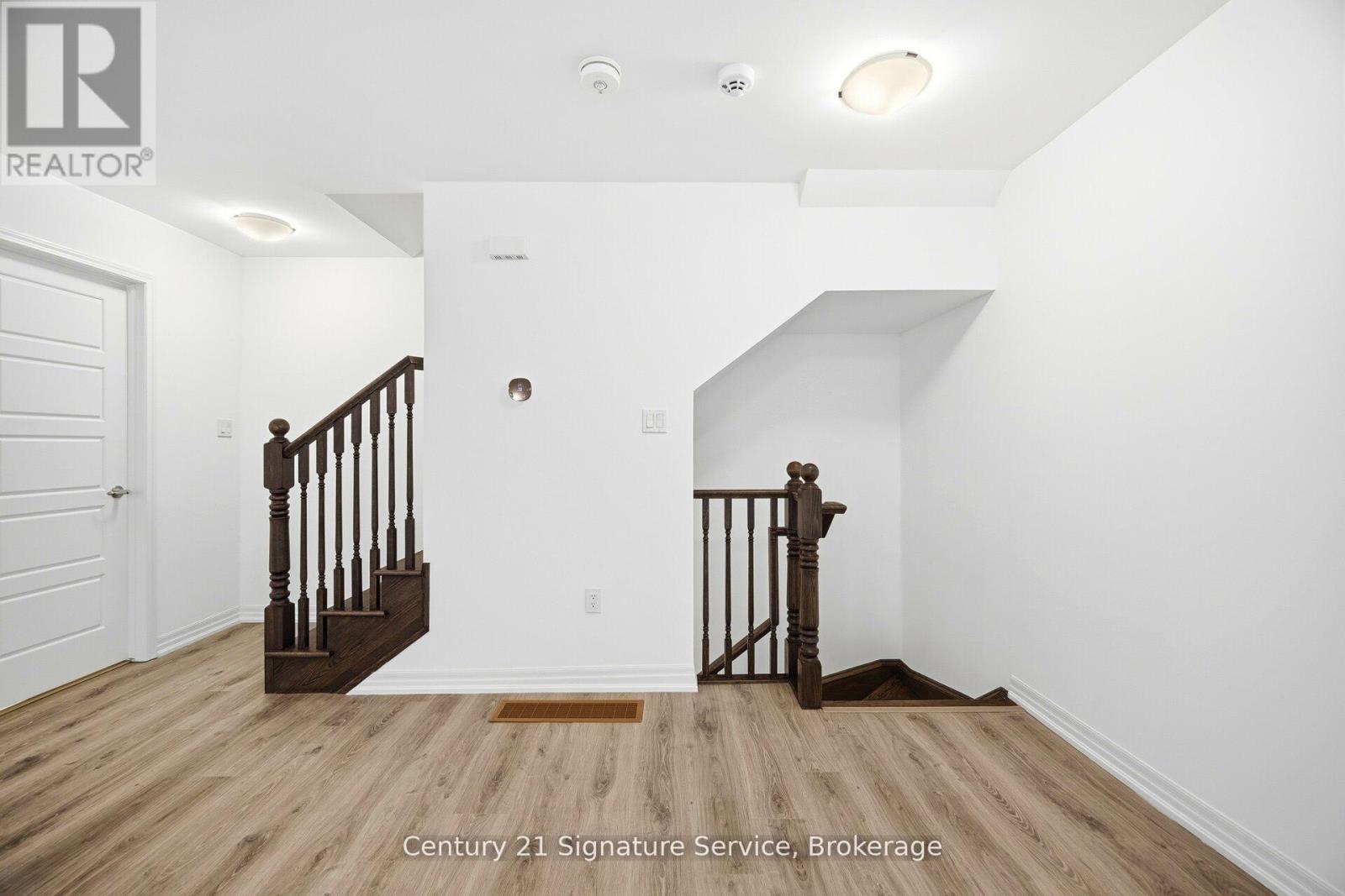 142 Christopher Road, Oakville, Ontario  L6H 0Y2 - Photo 9 - W12826826