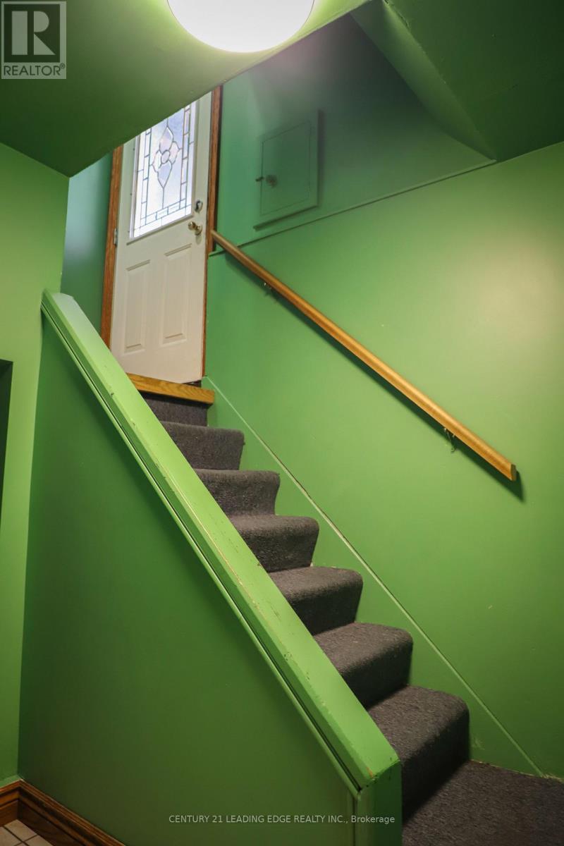 34 Paragon Road, Toronto, Ontario  M9R 1J8 - Photo 37 - W12826848