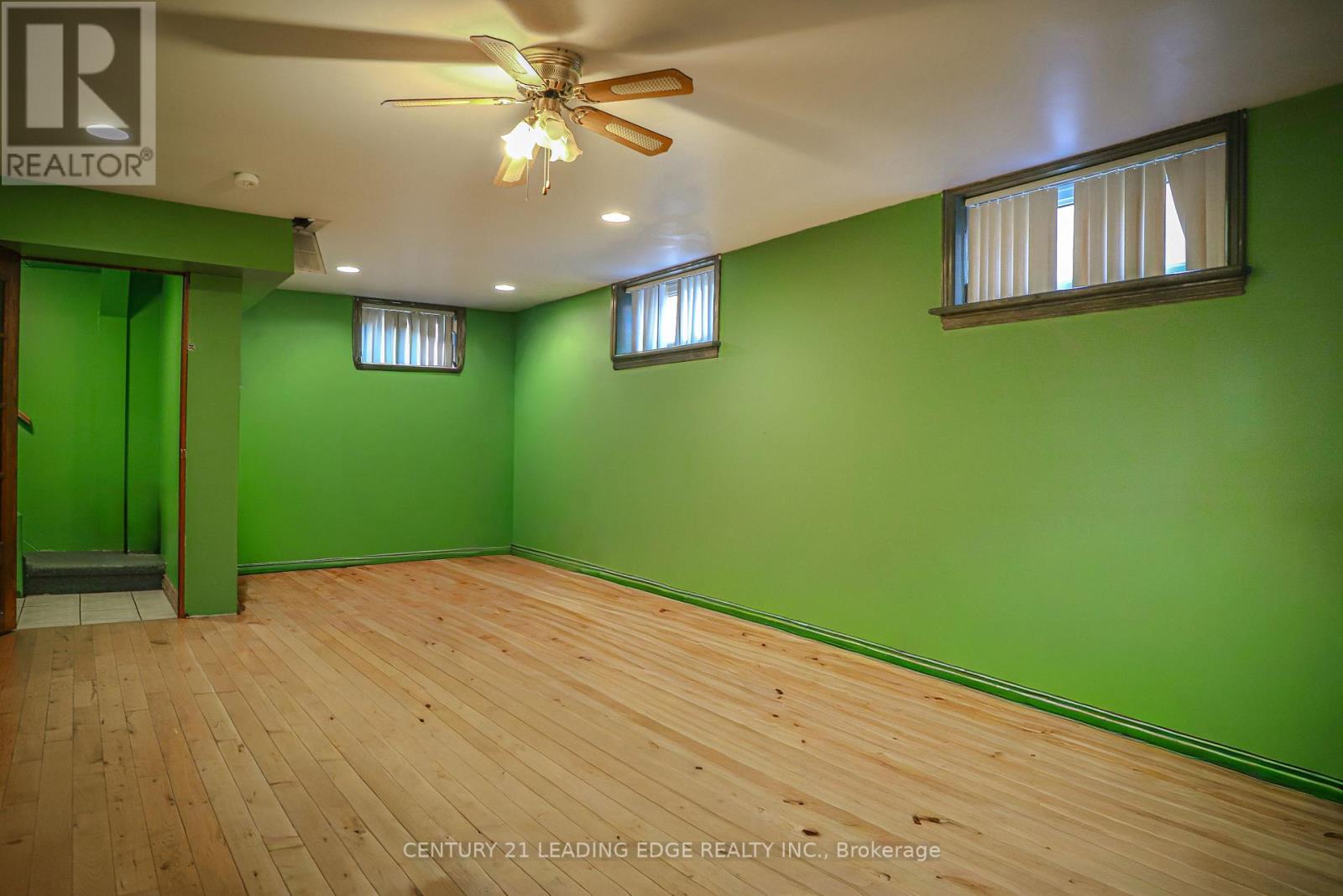 34 Paragon Road, Toronto, Ontario  M9R 1J8 - Photo 39 - W12826848