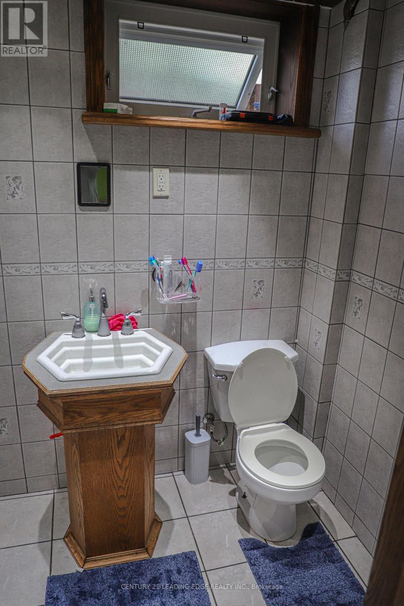 34 Paragon Road, Toronto, Ontario  M9R 1J8 - Photo 45 - W12826848