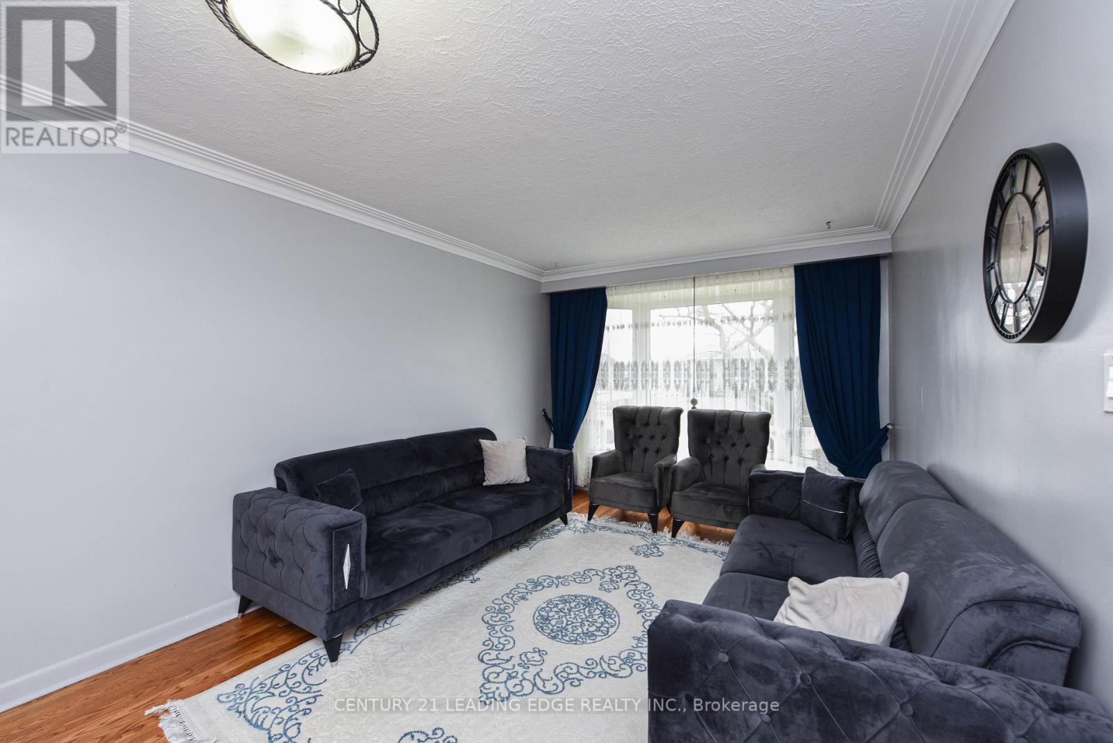 34 Paragon Road, Toronto, Ontario  M9R 1J8 - Photo 6 - W12826848