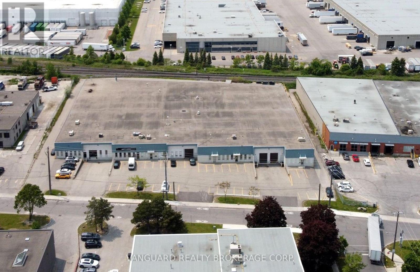 810 Flint Road, Toronto (York University Heights), Ontario  M3J 2J5 - Photo 2 - W12826876