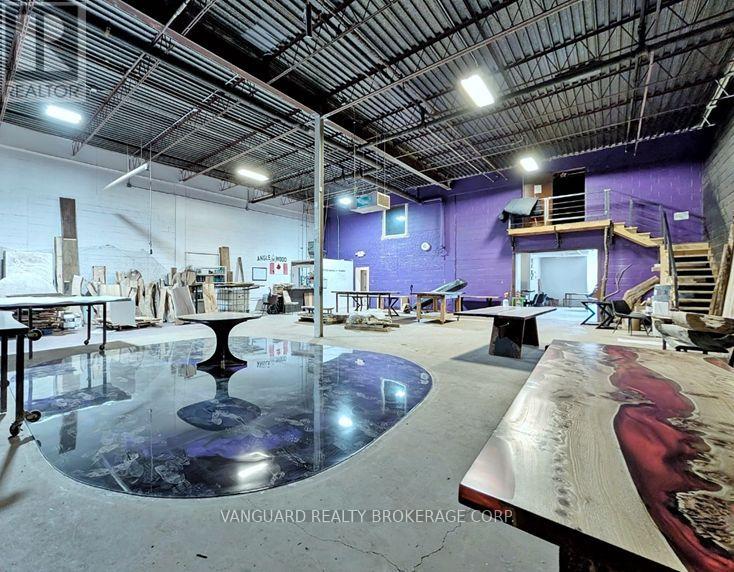 810 Flint Road, Toronto (York University Heights), Ontario  M3J 2J5 - Photo 3 - W12826876