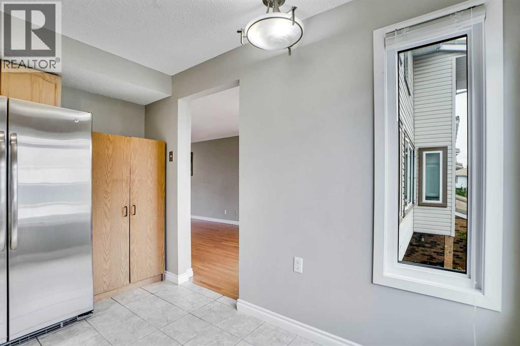 219 Coachway Lane Sw, Calgary, Alberta  T3H 1A4 - Photo 6 - A2278972