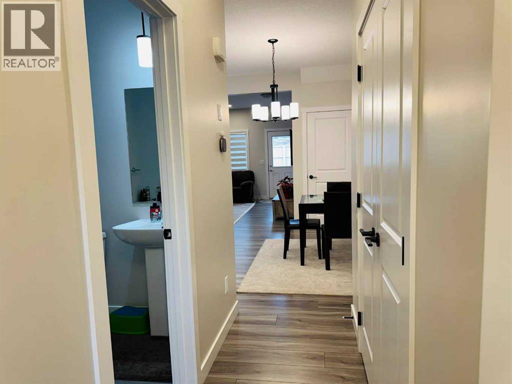 1509 Bayview Point Sw, Airdrie, Alberta  T4B 5K1 - Photo 4 - A2285478