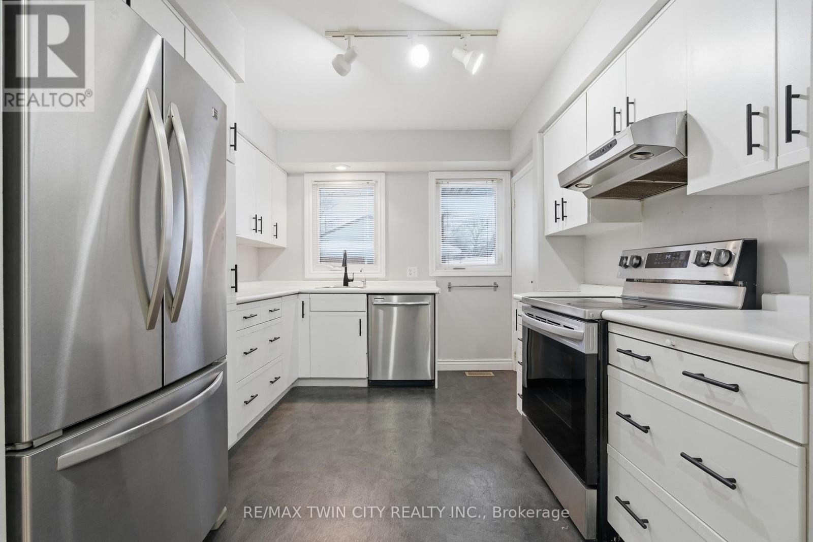 18 Harber Avenue, Kitchener, Ontario  N2C 1Y8 - Photo 11 - X12826900