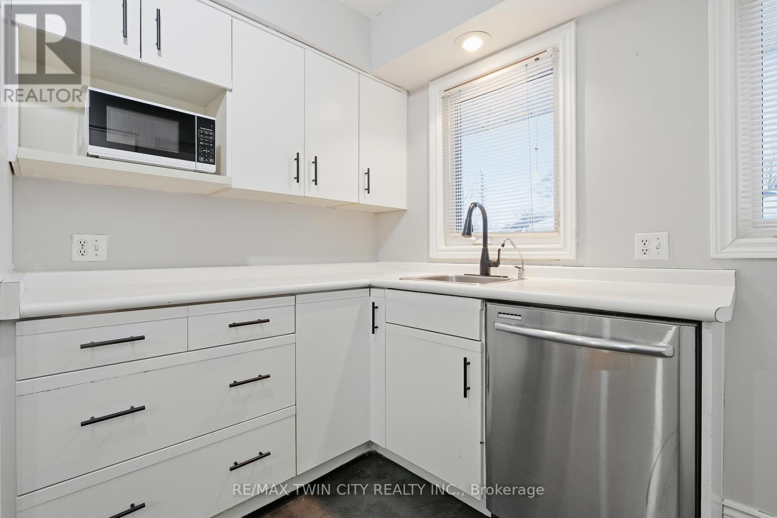 18 Harber Avenue, Kitchener, Ontario  N2C 1Y8 - Photo 13 - X12826900