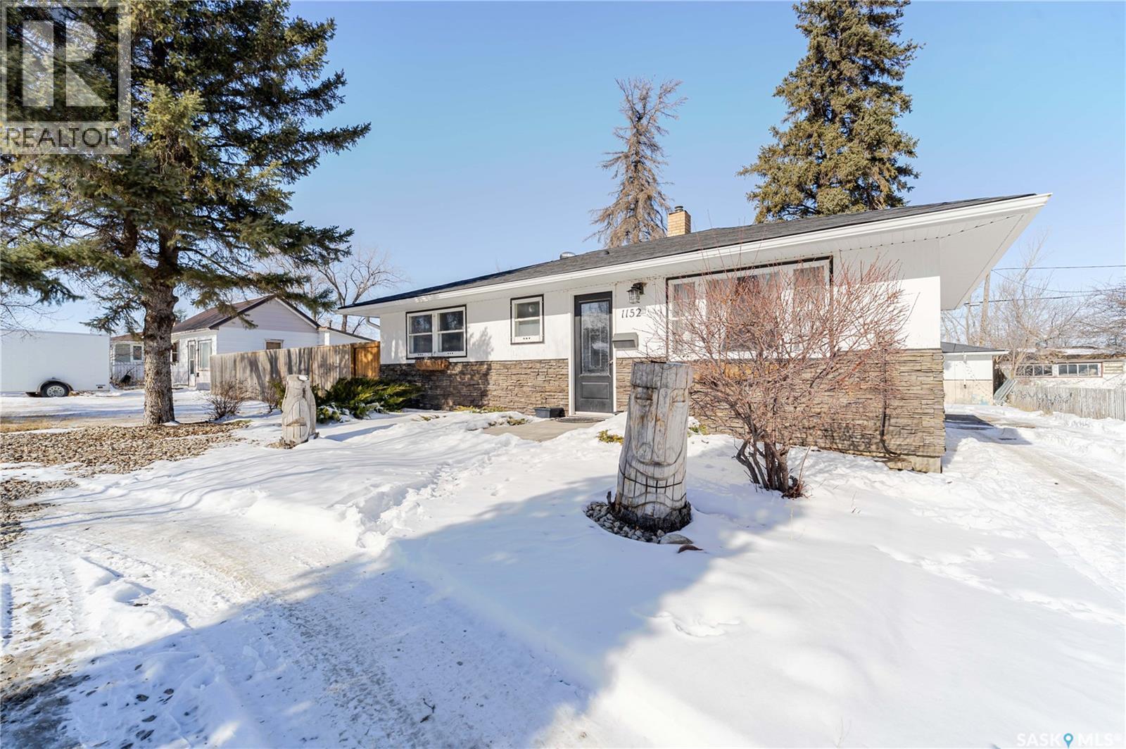 1152 Lillooet Street W, Moose Jaw, Saskatchewan  S6H 5A3 - Photo 2 - SK029298