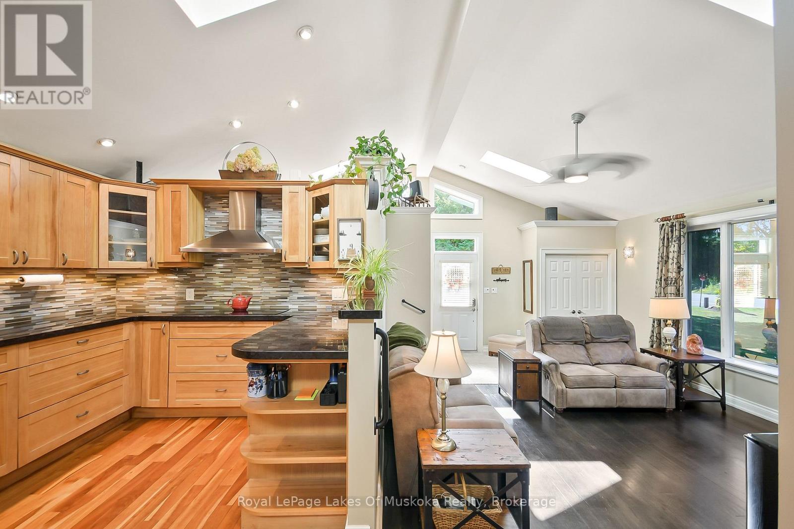 2 Leslie Drive W, Bracebridge, Ontario  P1L 1W8 - Photo 23 - X12410198