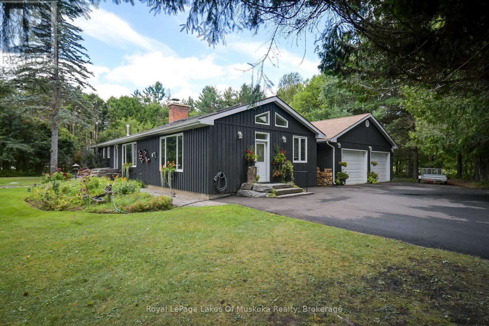 2 Leslie Drive W, Bracebridge, Ontario  P1L 1W8 - Photo 4 - X12410198