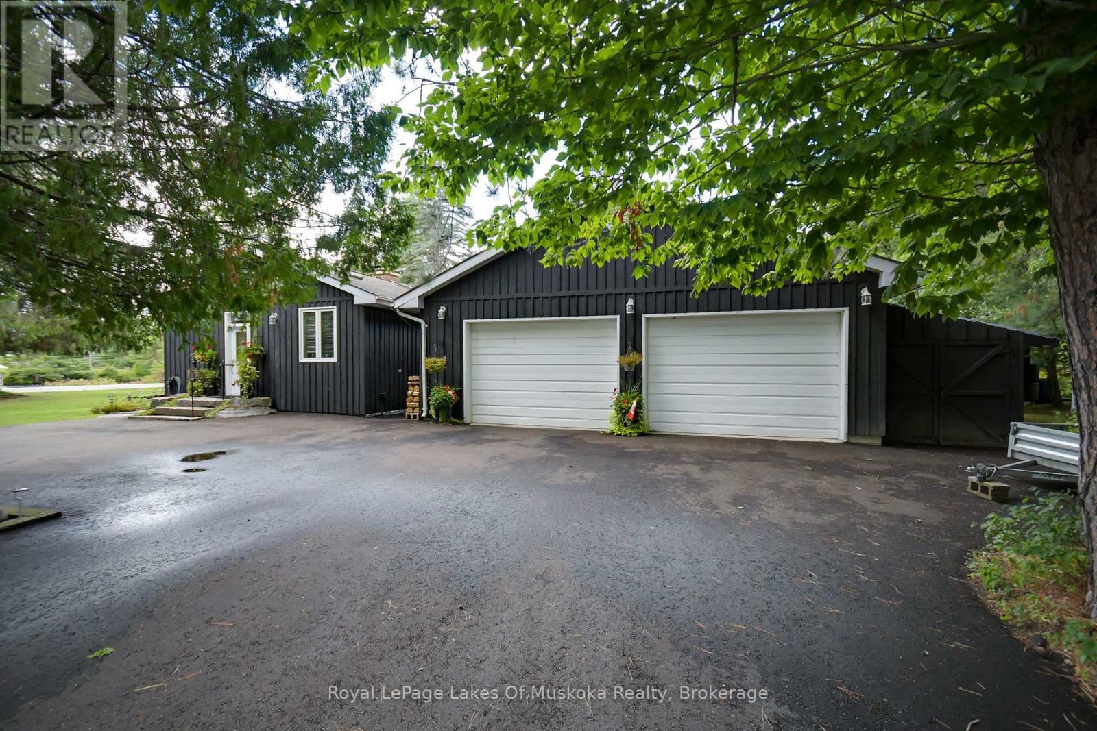 2 Leslie Drive W, Bracebridge, Ontario  P1L 1W8 - Photo 3 - X12410198