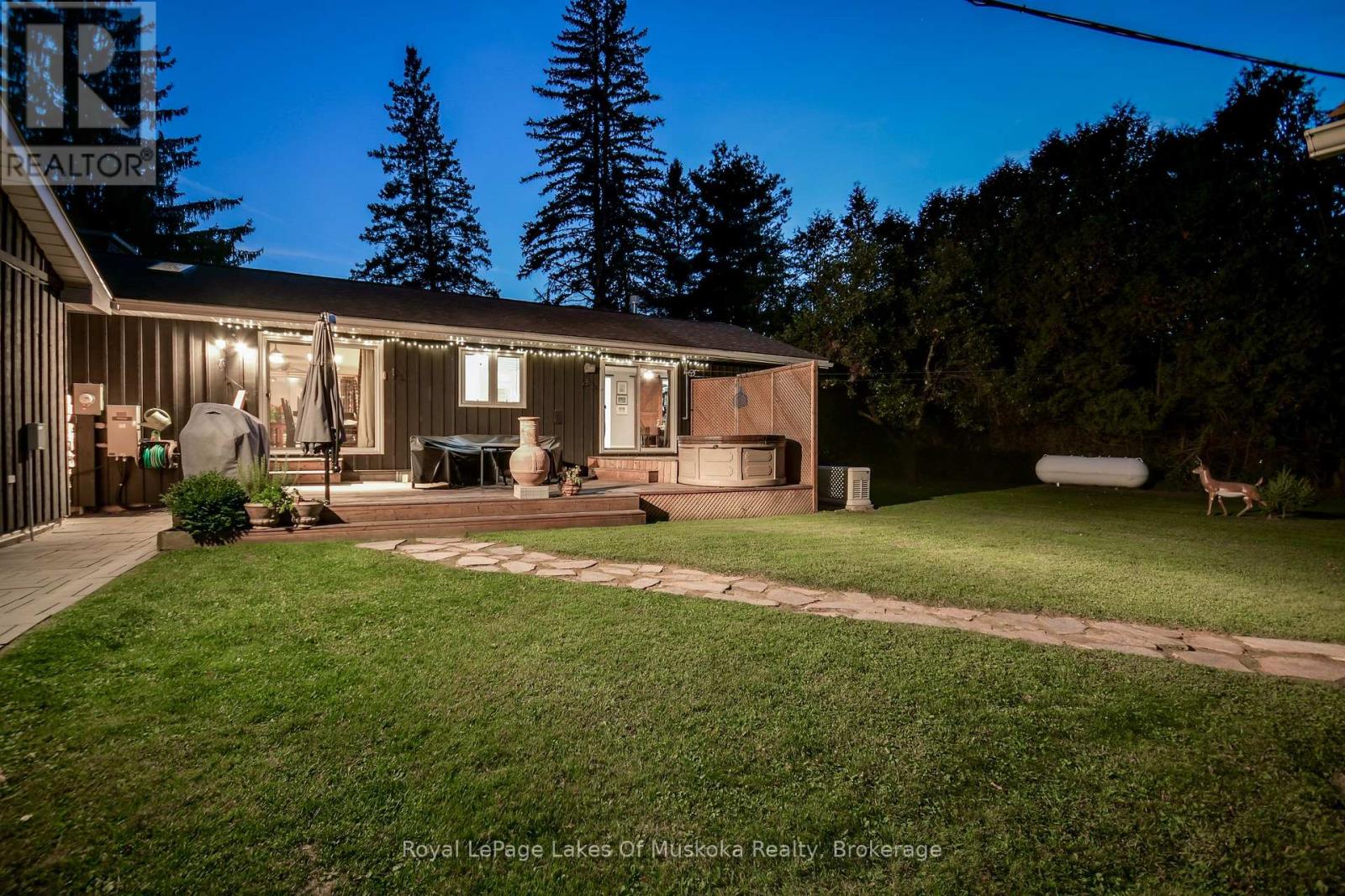 2 Leslie Drive W, Bracebridge, Ontario  P1L 1W8 - Photo 45 - X12410198