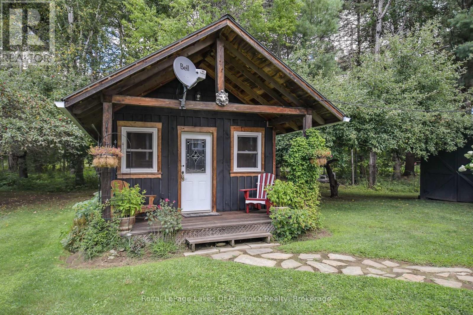 2 Leslie Drive W, Bracebridge, Ontario  P1L 1W8 - Photo 7 - X12410198