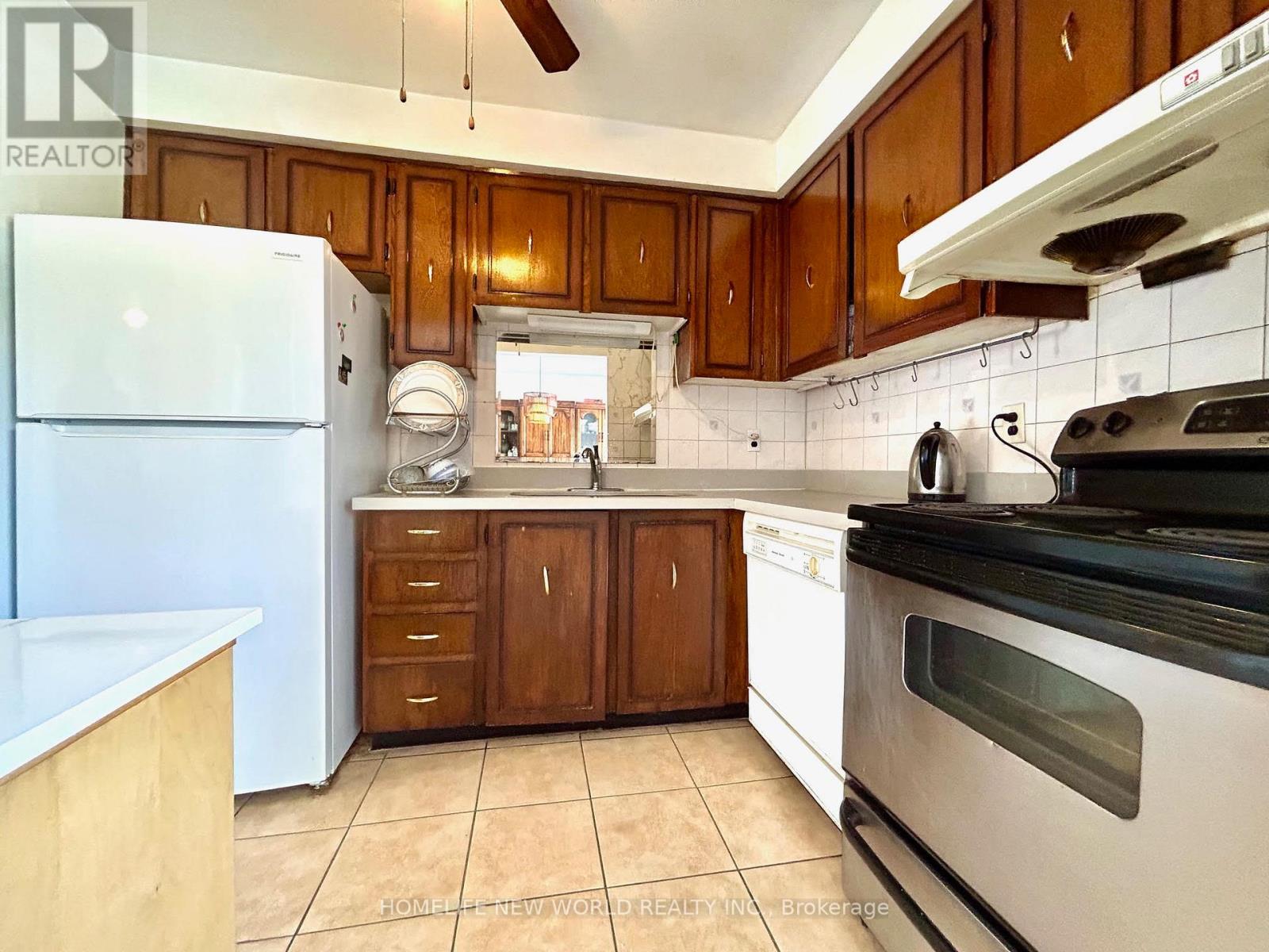 29 Jenny Wrenway, Toronto (Hillcrest Village), Ontario  M2H 2Y8 - Photo 8 - C12819284