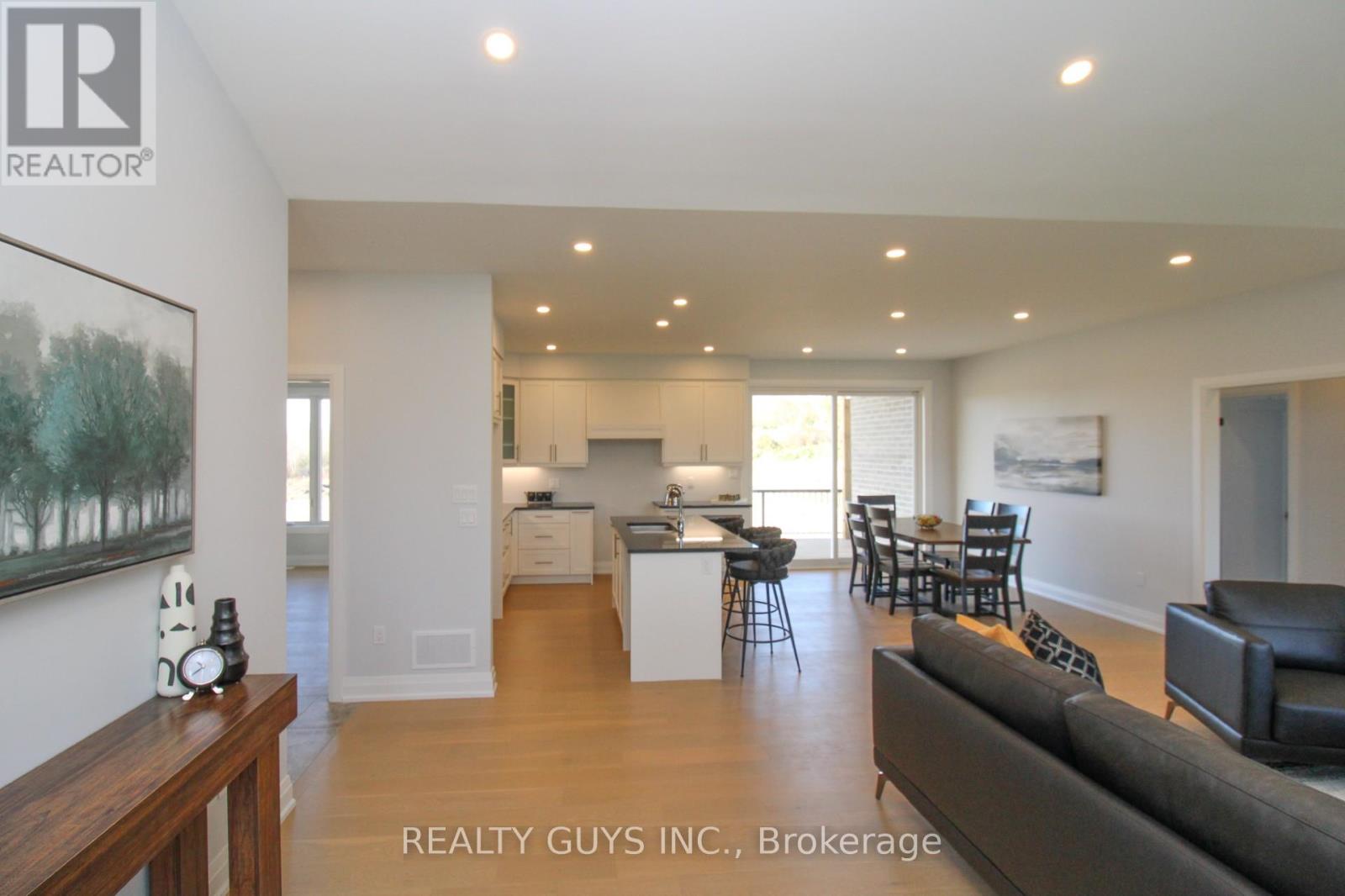 2418 Gwendolyn Court, Cavan Monaghan, Ontario  L0A 1C0 - Photo 16 - X12421092