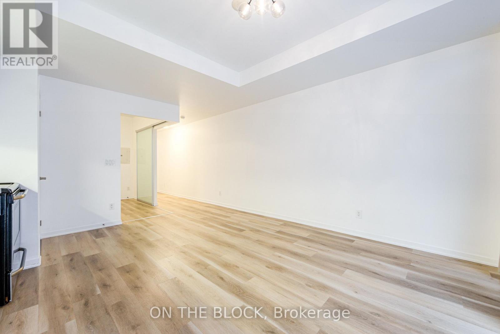 302 - 38 Joe Shuster Way, Toronto, Ontario  M6K 0A5 - Photo 5 - W12783868