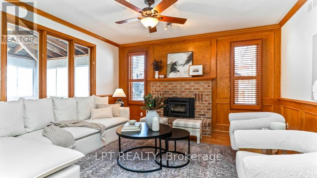 Photo 17 of 49 for 488 Sunnyside Crescent