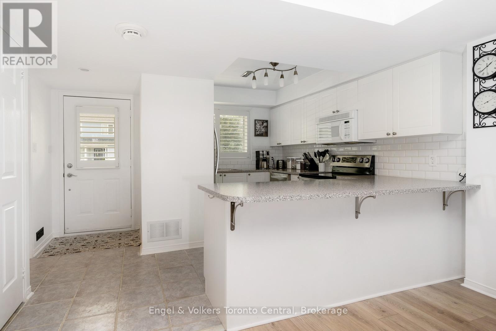 11 - 11 Sundial Court, Collingwood, Ontario L9Y 5E5 - Photo 5 - S12827100