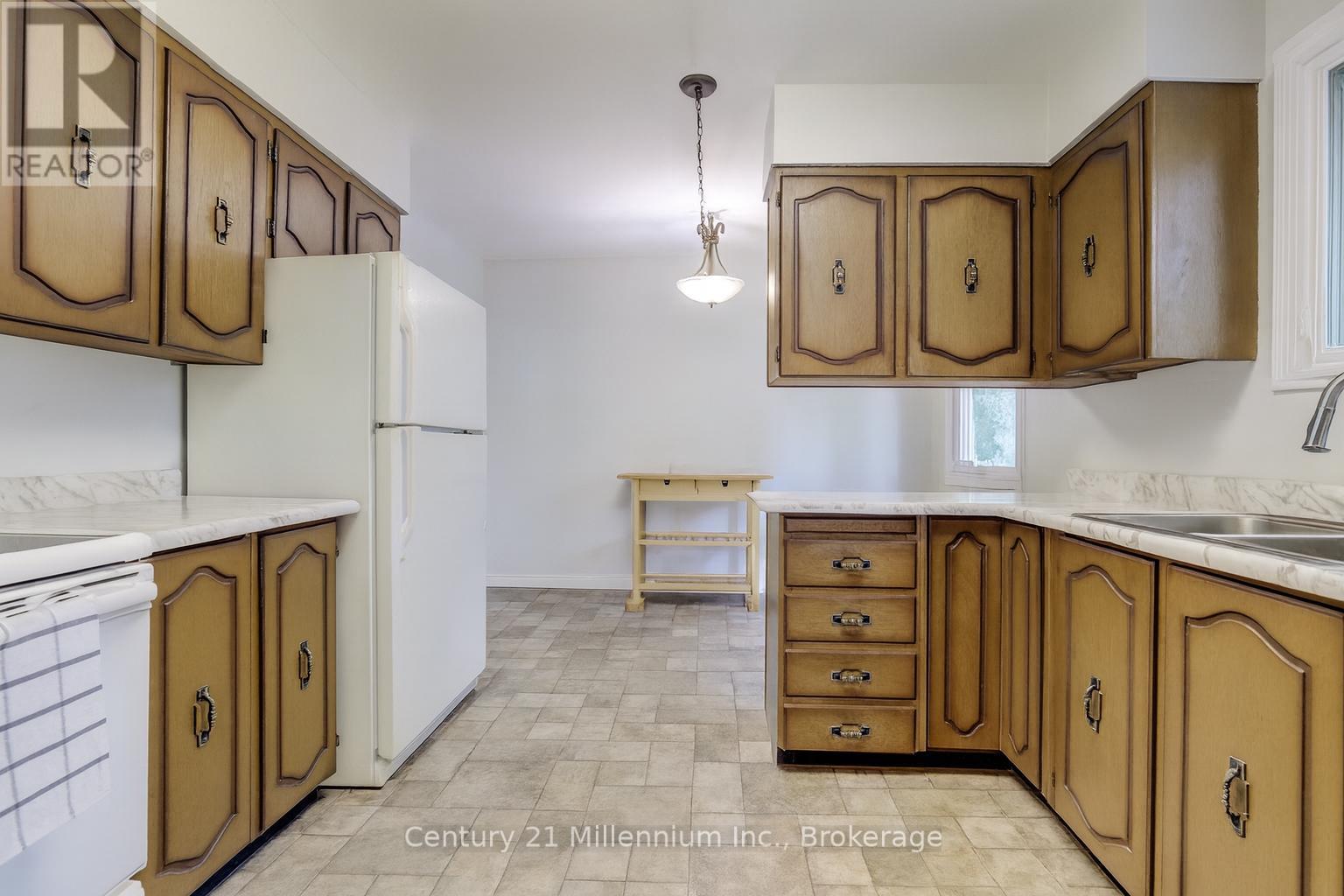 104 Glenwood Place, West Grey, Ontario  N0C 1H0 - Photo 10 - X12827098